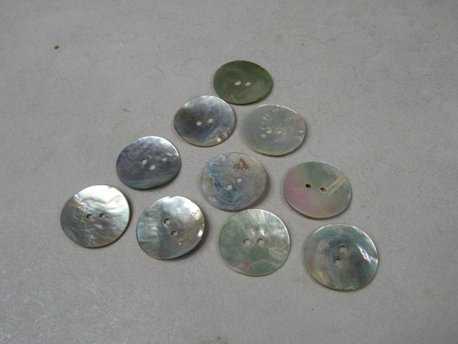 10 24mm Natural Shell Buttons