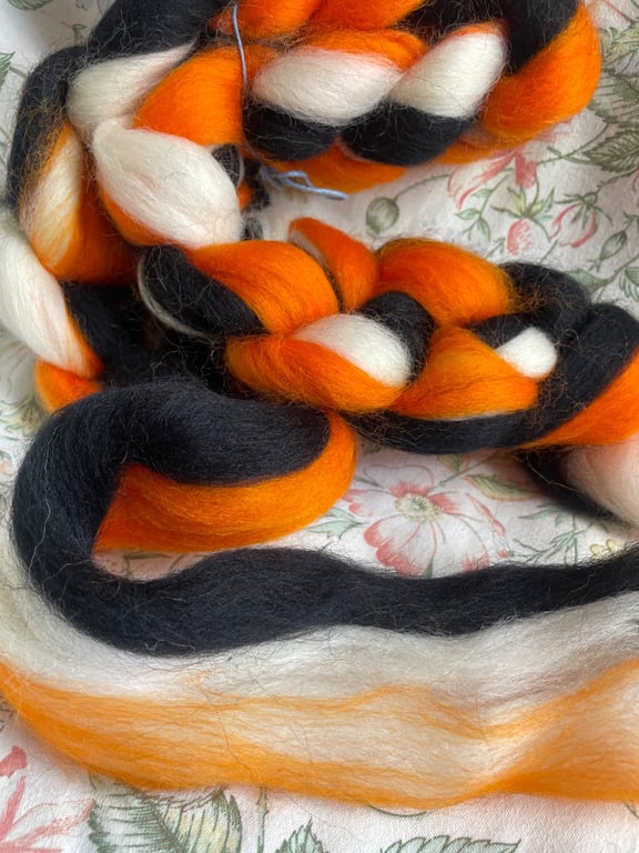 Calico Cat - 100g Blended, Combed Wool Tops for Spinning or Felting