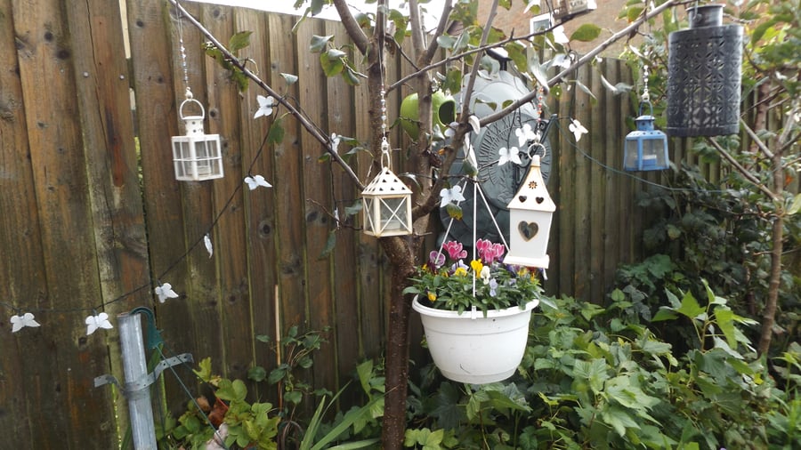 Tree hanger for garden tea light lanterns