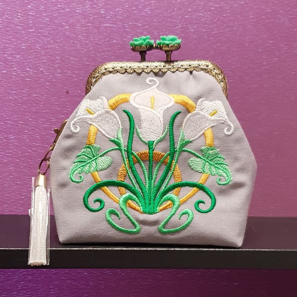 Art Deco Calla Lily circle design purse.