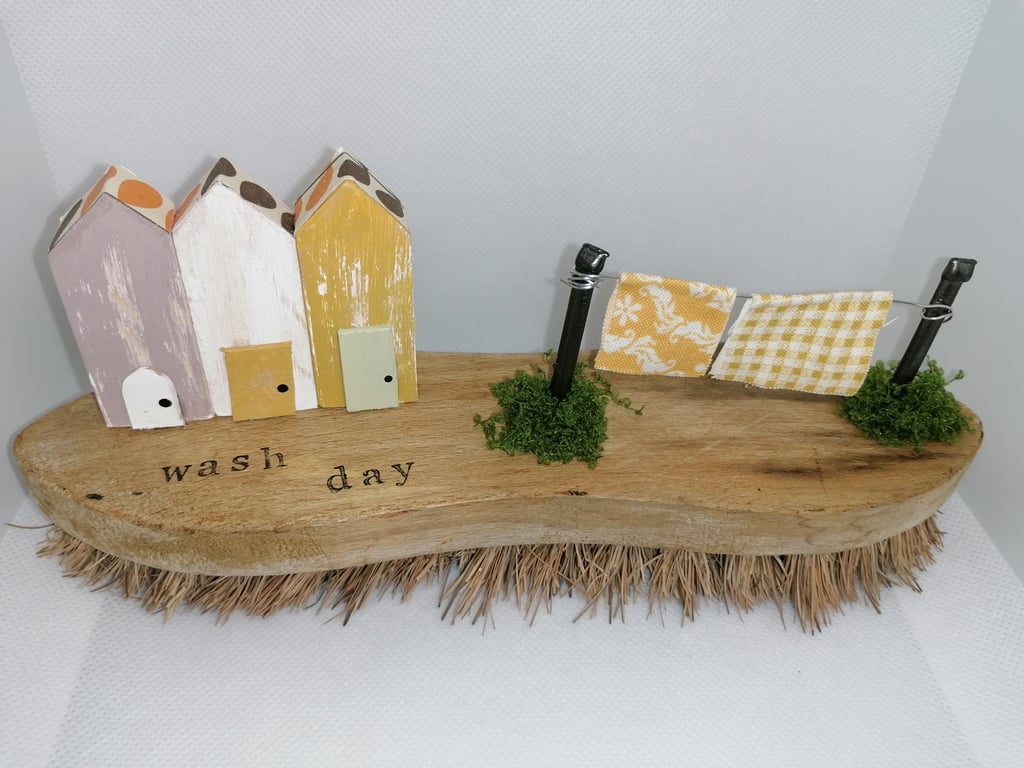 Vintage Wooden Scrubbing Brush Decor Houses Washing Line Shelf Sitter Laundry