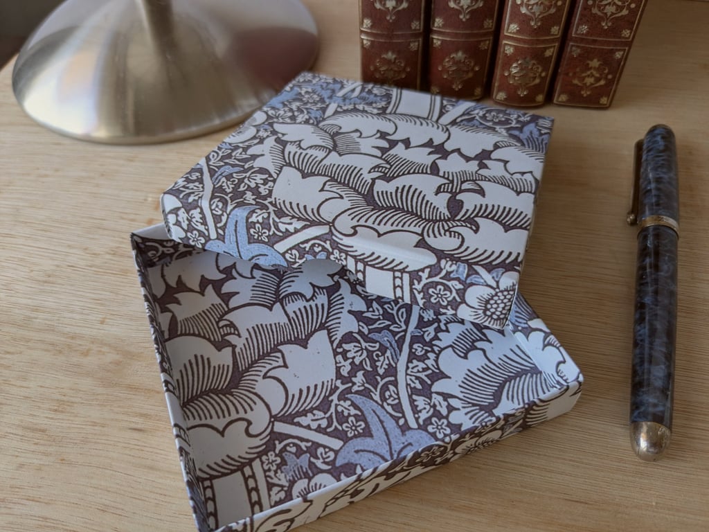 Imagined Vines 'Shadow Vine' - A handmade, ultra-thin gift box (Code:FBIVSV)