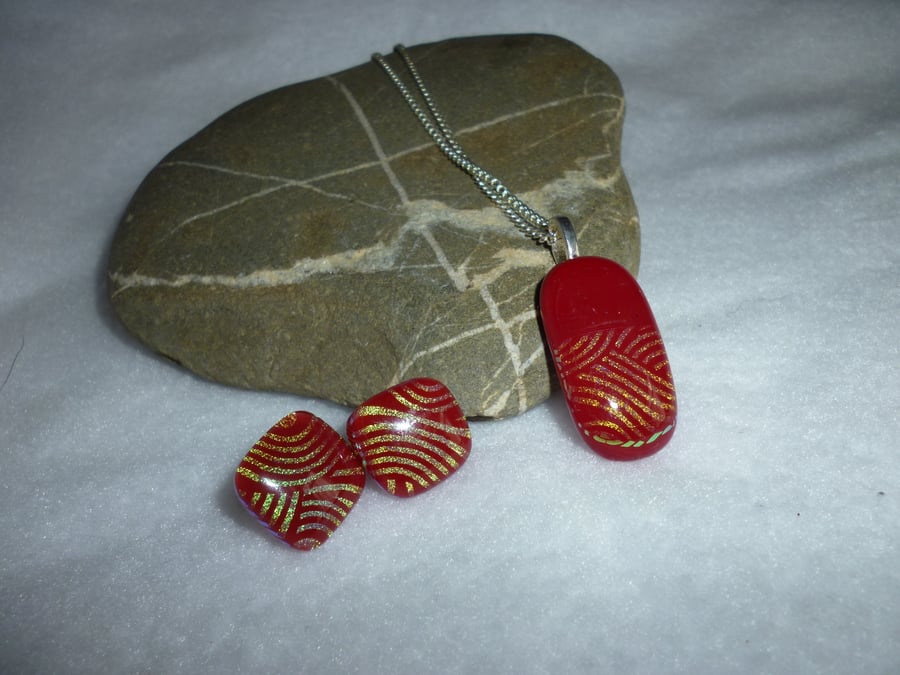 Fused Glass necklace & earring set - red
