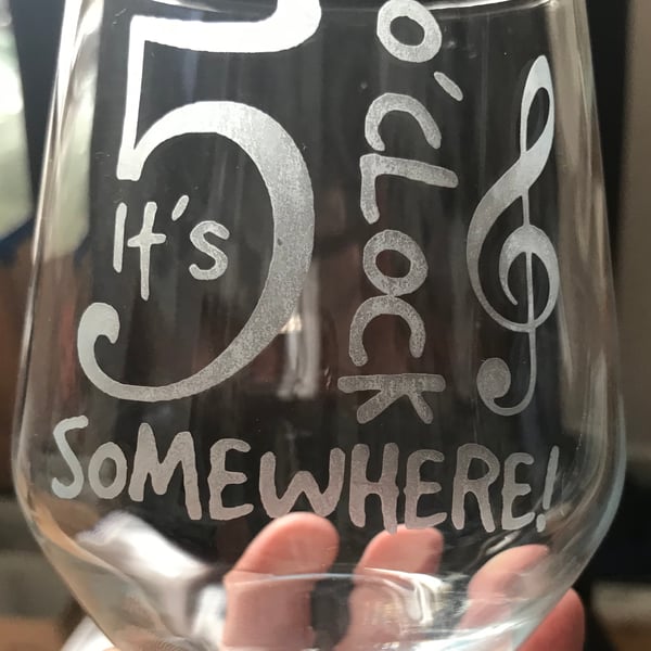 Hand Etched Wine Glass 5 o'clock Somewhere
