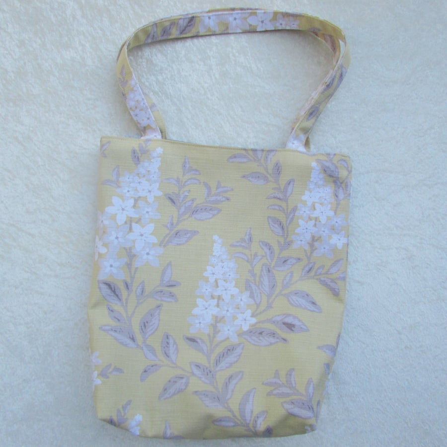 Floral tote bag in yellow, white and beige