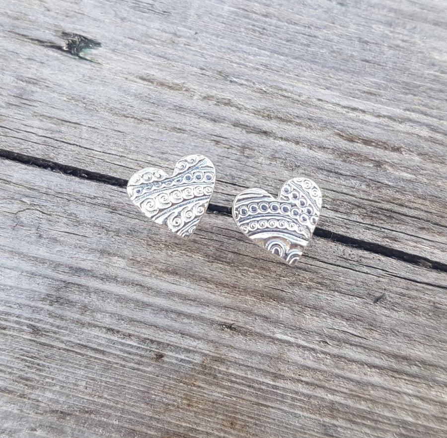Heart studs large