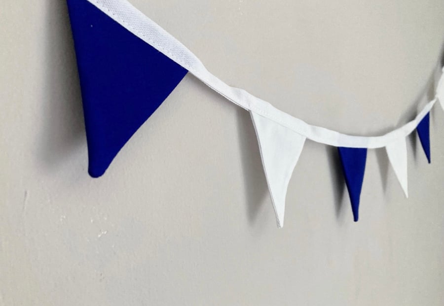 Blue and white mini bunting. 1 meter fabric bunting plus ties.