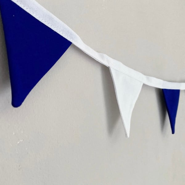 Blue and white mini bunting. 1 meter fabric bunting plus ties.