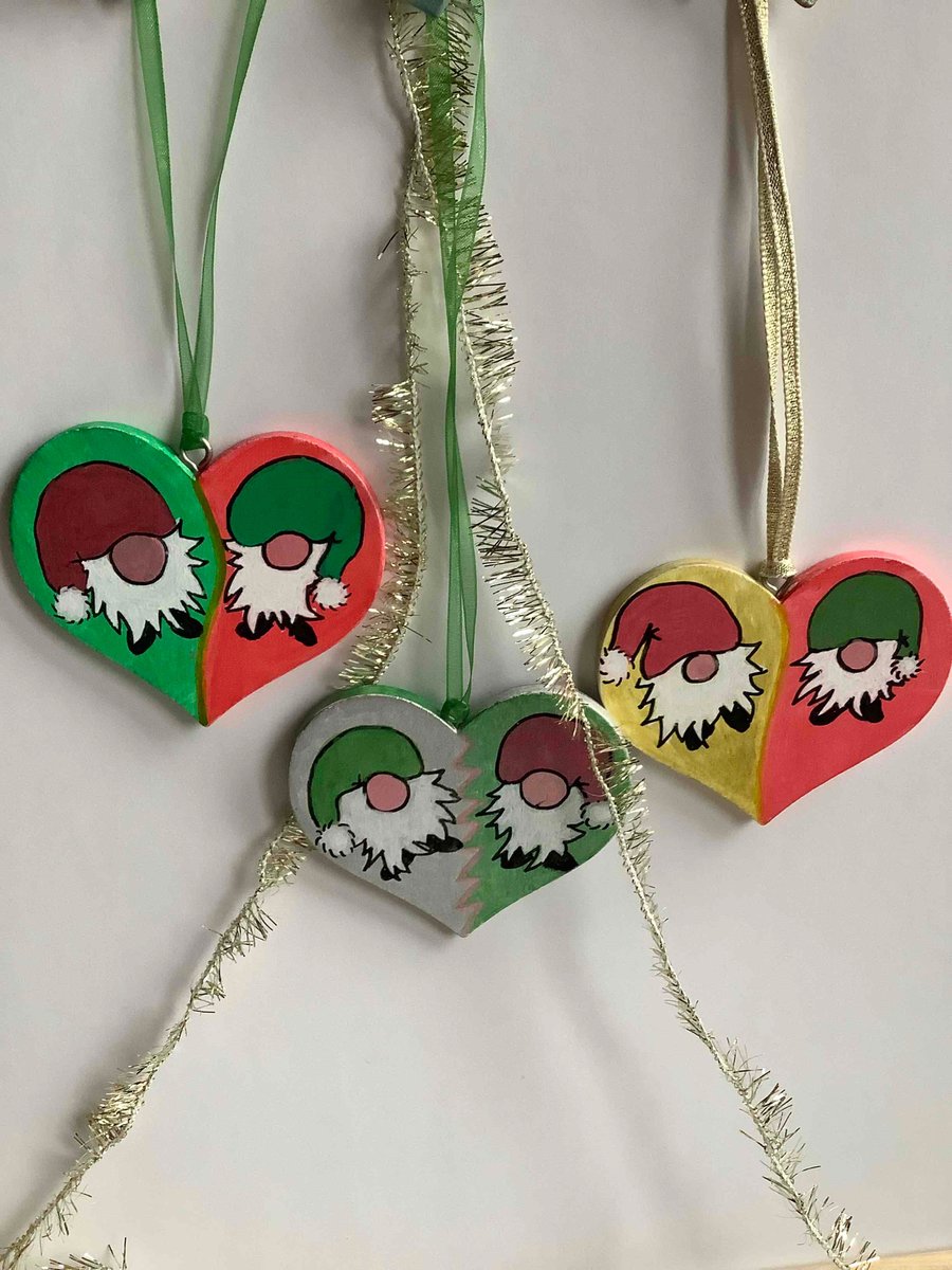 3 Christmas gnomes hearts
