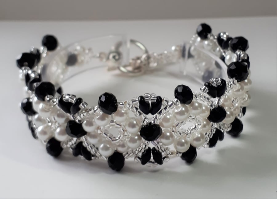 Vintage look, white pearl and  black Crystal Bracelet