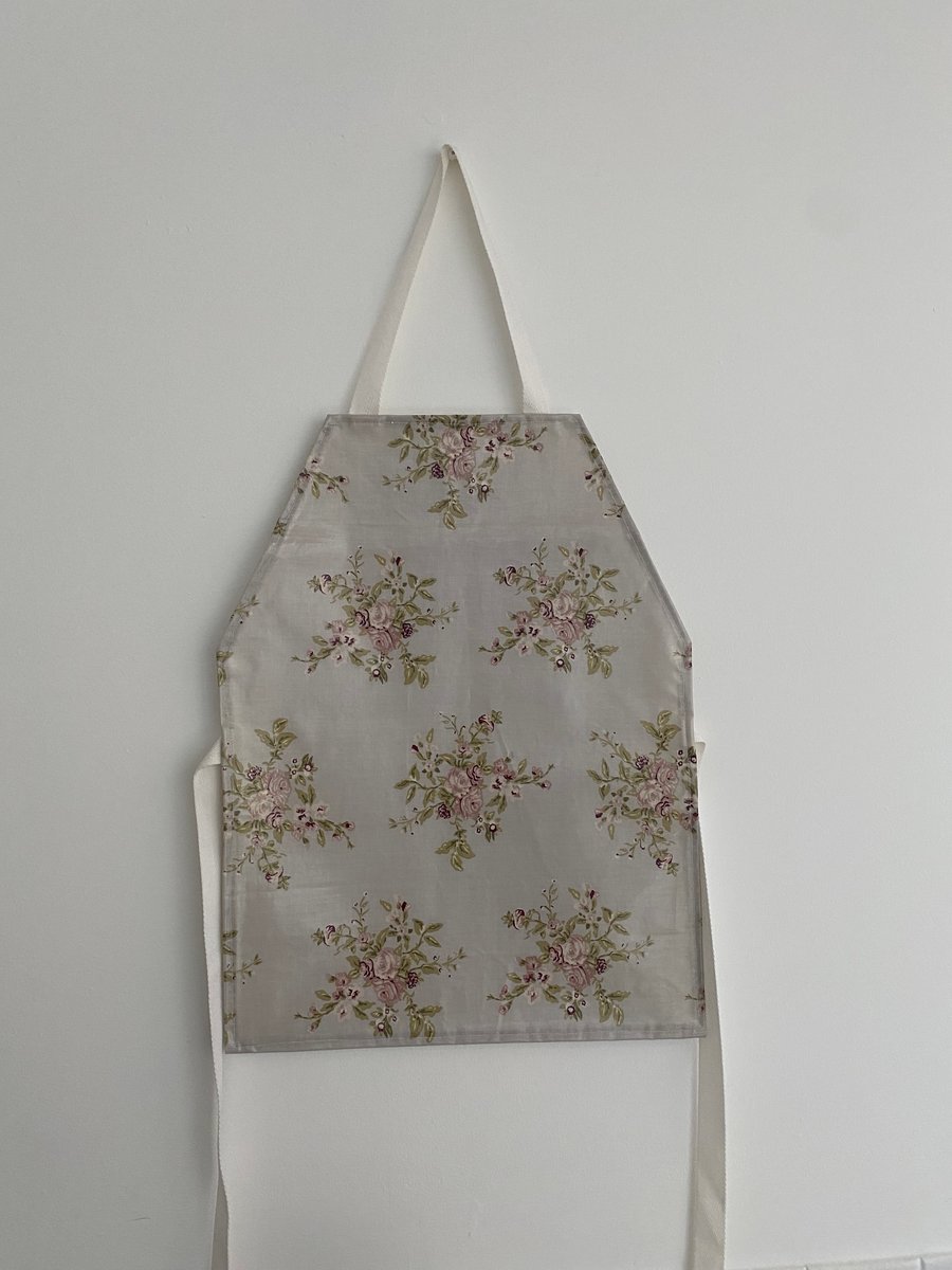 Children's Grey Flower Apron (034)