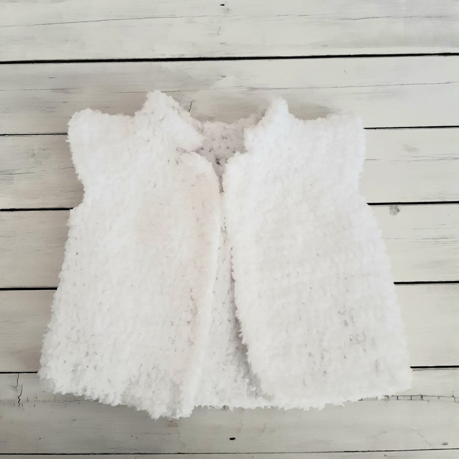 Cosy white Gilet 1-2 years