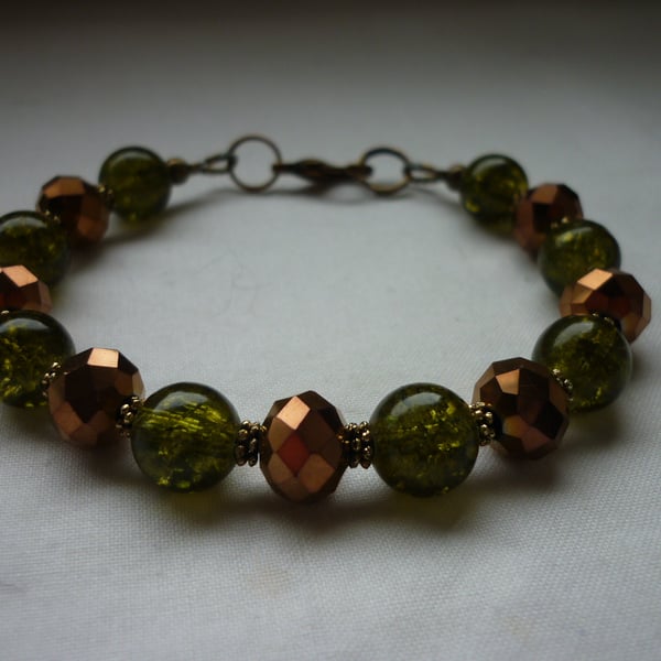 DARK OLIVE GREEN AND BRONZE BRACELET. 