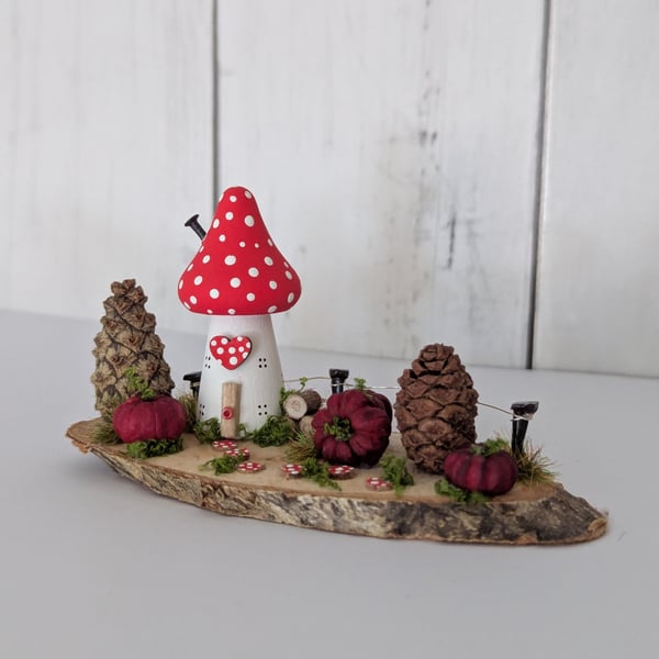 Pumpkin Patch Cottage - Handmade Wooden Autumnal Home Decor 