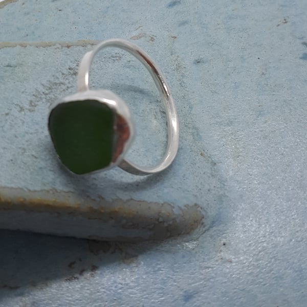 Kelly green seaglass ring