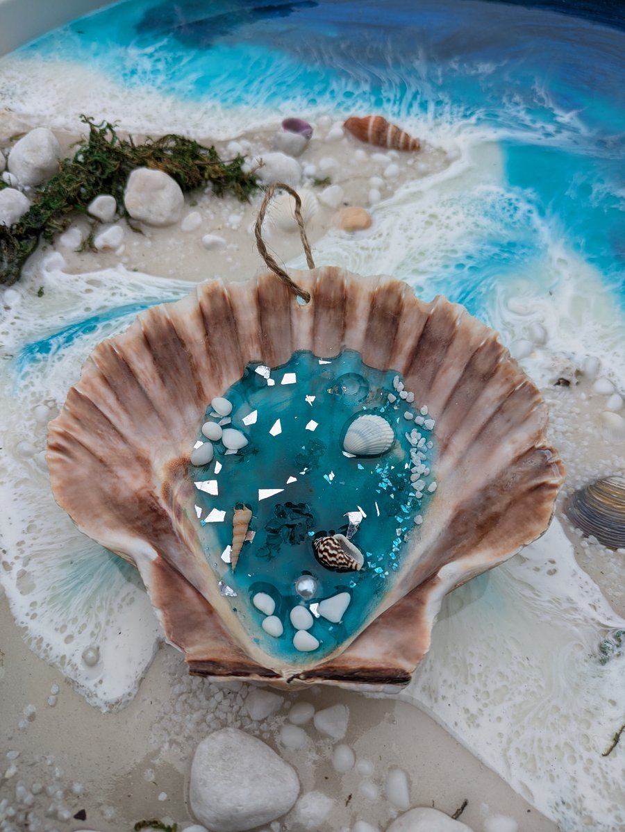 Hanging Shell With Resin Rockpool