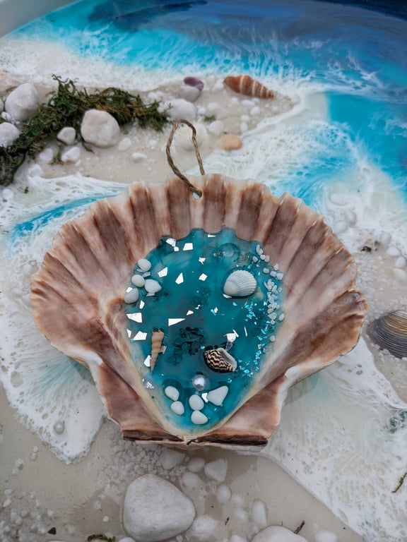 Hanging Shell With Resin Rockpool