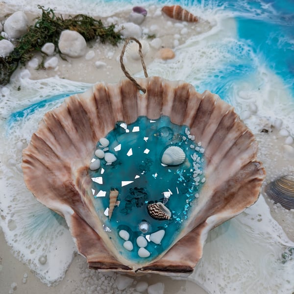 Hanging Shell With Resin Rockpool