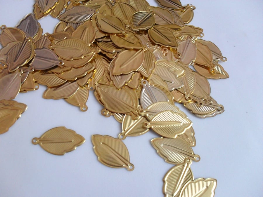 50 x Iron Pendants - 24mm - Leaf - Golden