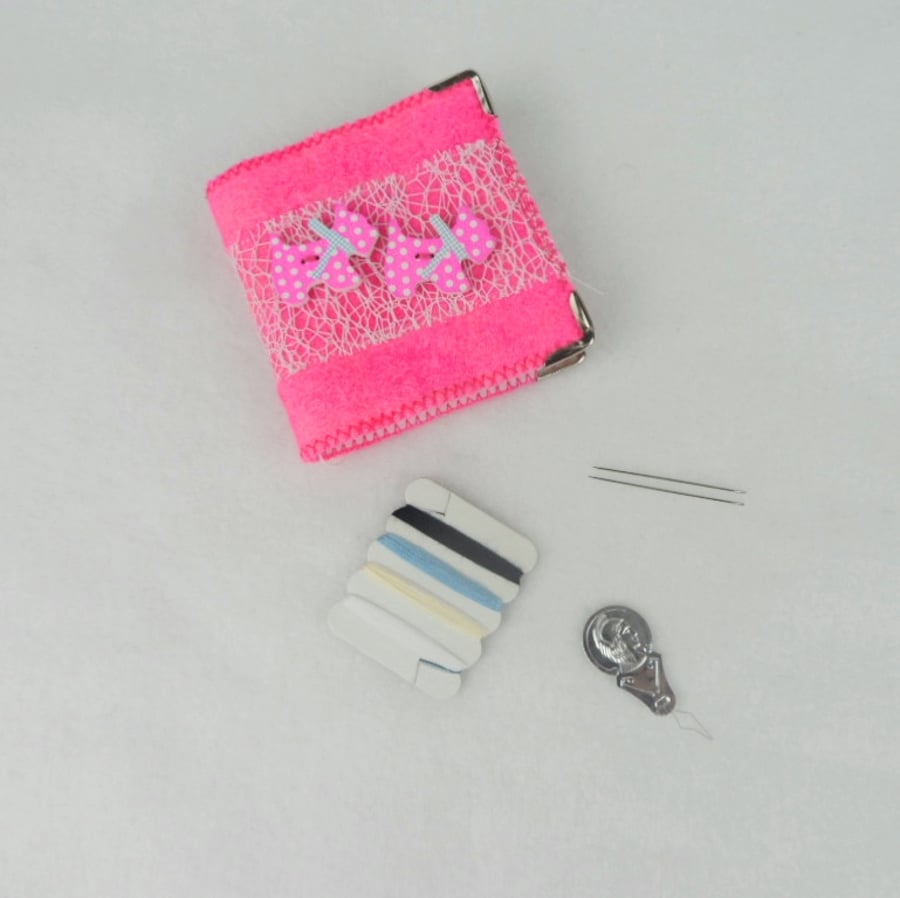 Mending kit, needle book with accessories in bright pink felt with scottie dogs