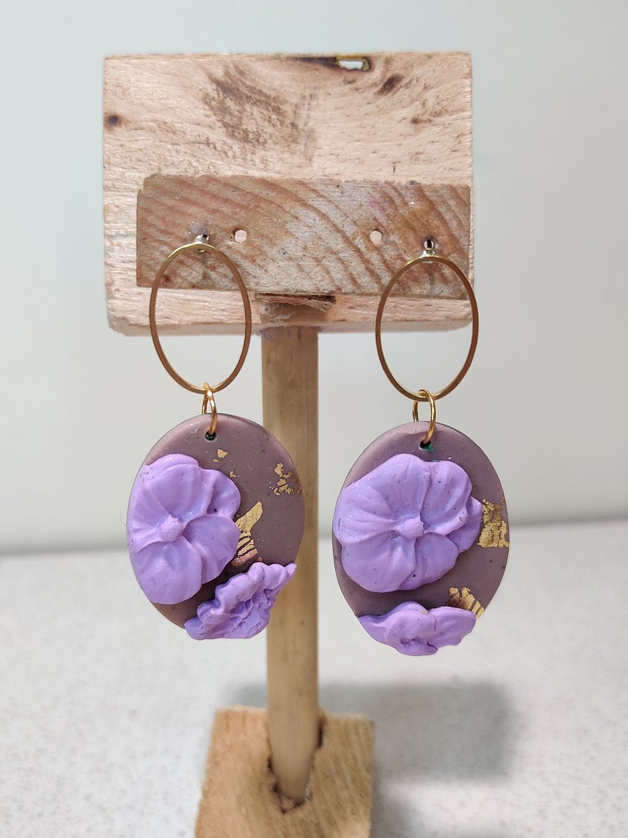  floral oval gold earrings