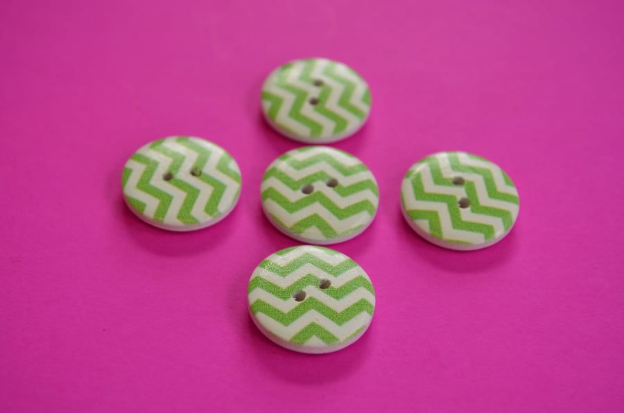 Wooden Green & White Zig Zag Buttons 5pk 20mm (MZ3)
