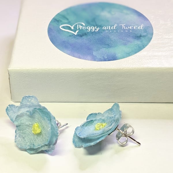 Earrings, stud earrings, flower earrings, blue earrings, gift idea