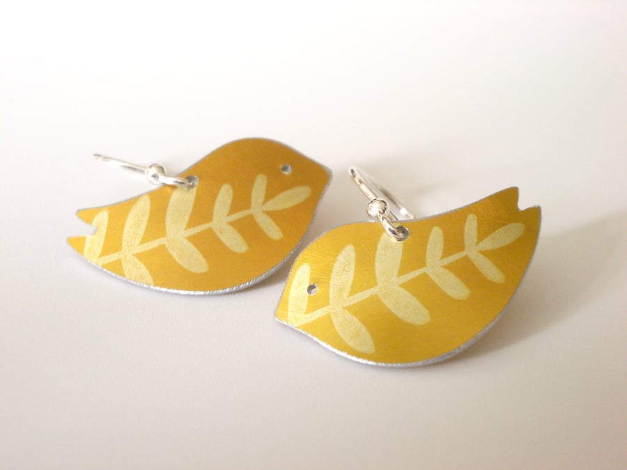 Bird earrings in yellow with leaf print