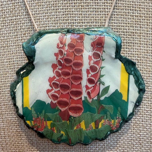 Kew Gardens foxgloves shell necklace 