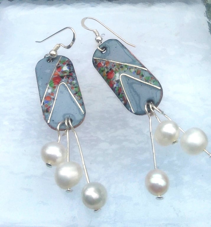 GREY ENAMELLED EARRINGS WITH FRESH WATER PEARLS