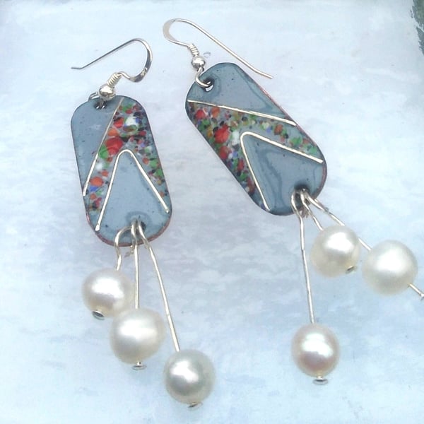 GREY ENAMELLED EARRINGS WITH FRESH WATER PEARLS