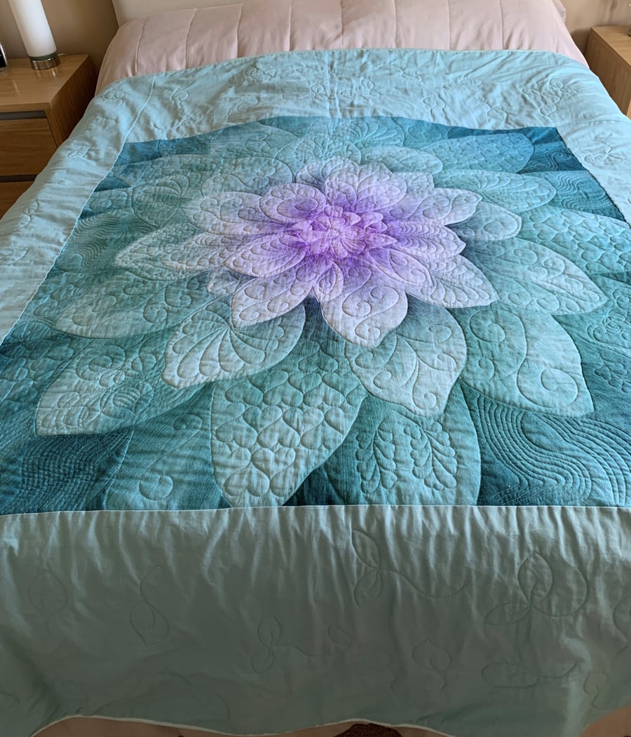 Quilt : Dahlia Purple and Teal free motion embroidered flower, duck egg border