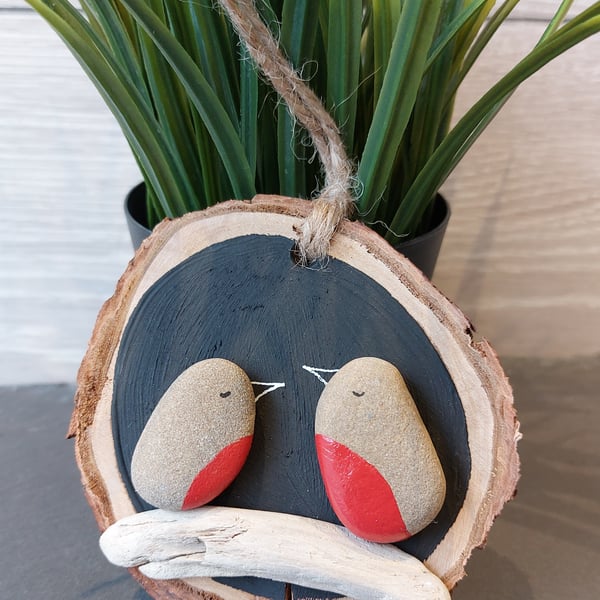 Pebble Robins on log slice