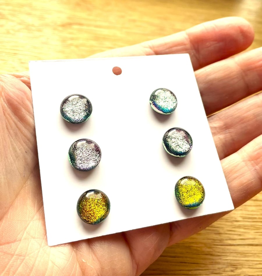 Card of six dichroic fused glass cabachons 