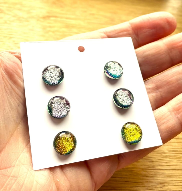 Card of six dichroic fused glass cabachons