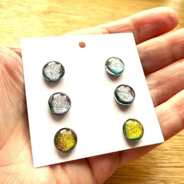 Card of six dichroic fused glass cabachons