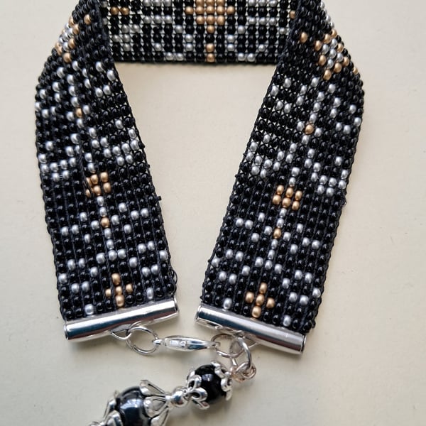Handmade seed bead bracelet in black and silver