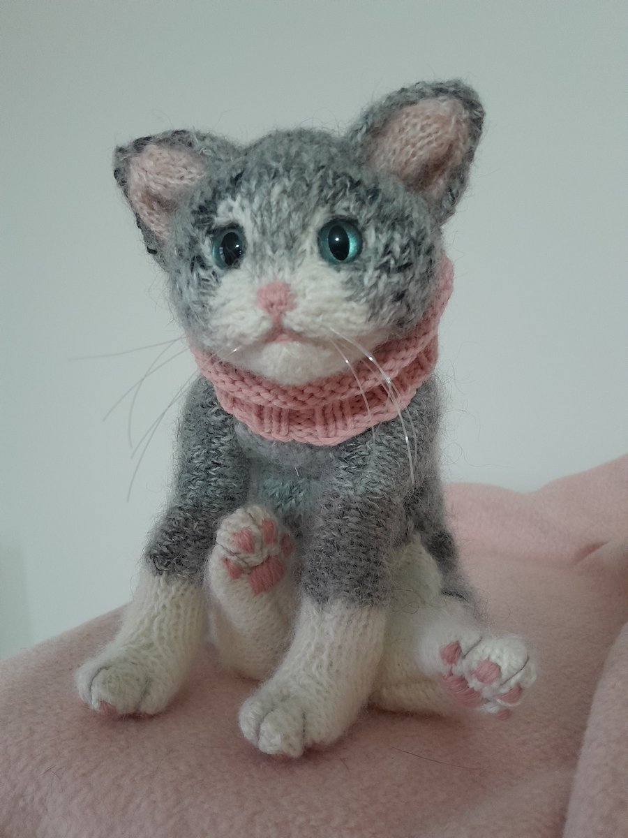 New Little Kitten, Dotpebblesknits Design