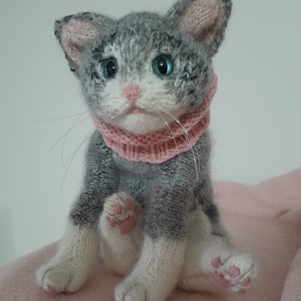 New Little Kitten, Dotpebblesknits Design
