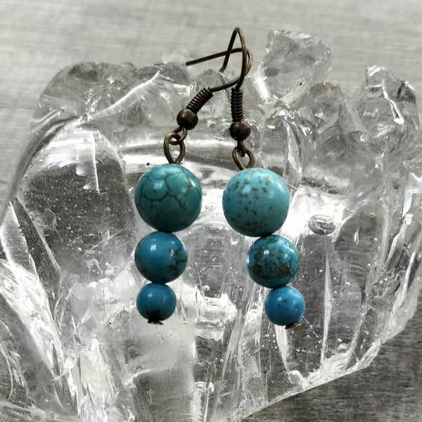 HE8 Graduating turquoise drops