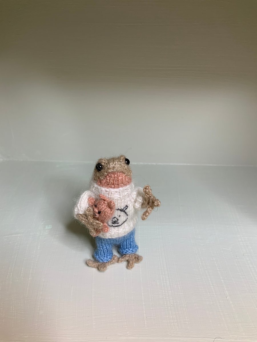 Teeny Tiny Little Newt - Dot Pebbles Pattern - with piglet toy