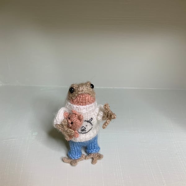 Teeny Tiny Little Newt - Dot Pebbles Pattern - with piglet toy