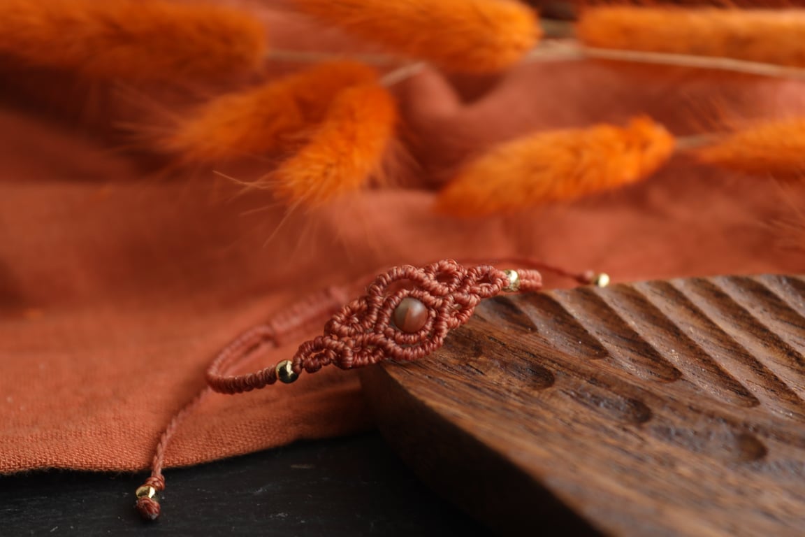 Macrame bracelets with jasper in rust