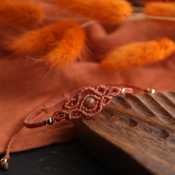 Macrame bracelets with jasper in rust