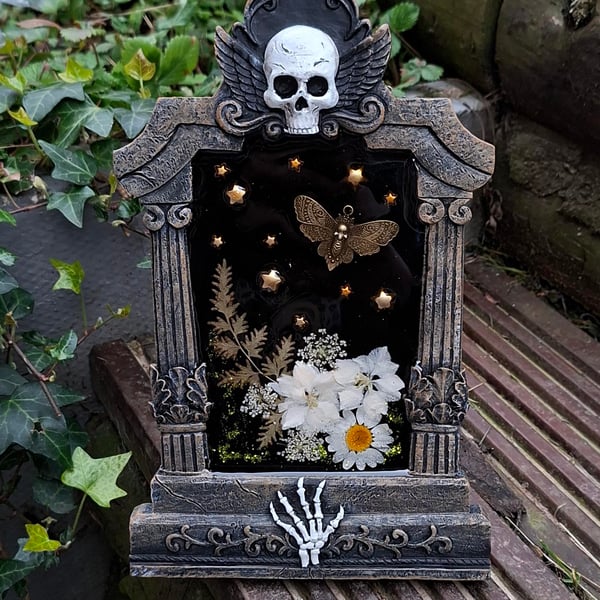 Gothic Tombstone Cemetery Graveyard Photo Frame Resin Spooky Halloween Skull