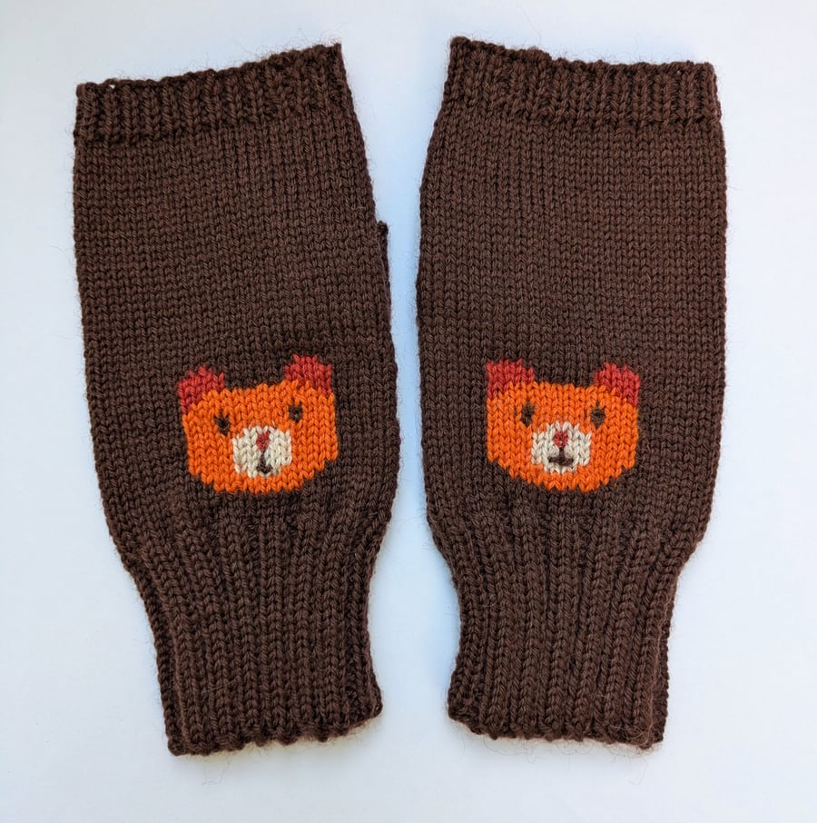Brown Bear Fingerless gloves knitted in merino wool 
