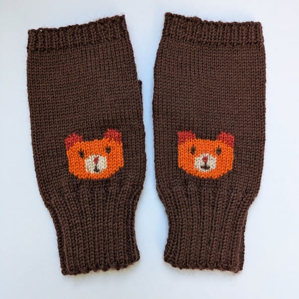 Brown Bear Fingerless gloves knitted in merino wool 