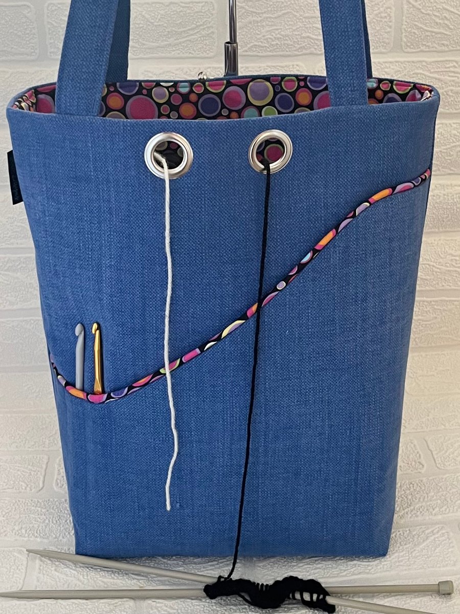 Knitting project bag, blue with pink bubble lining 