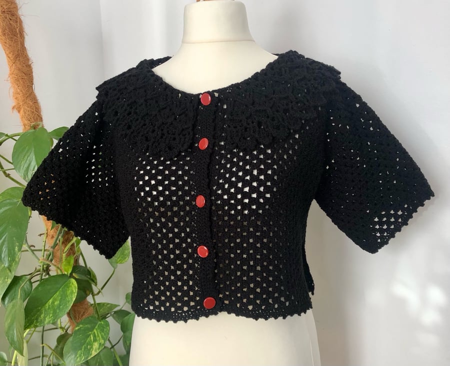 Ladies crochet crop shirt. Collar. Buttons. Short sleeves. Size M. Comfort fit.