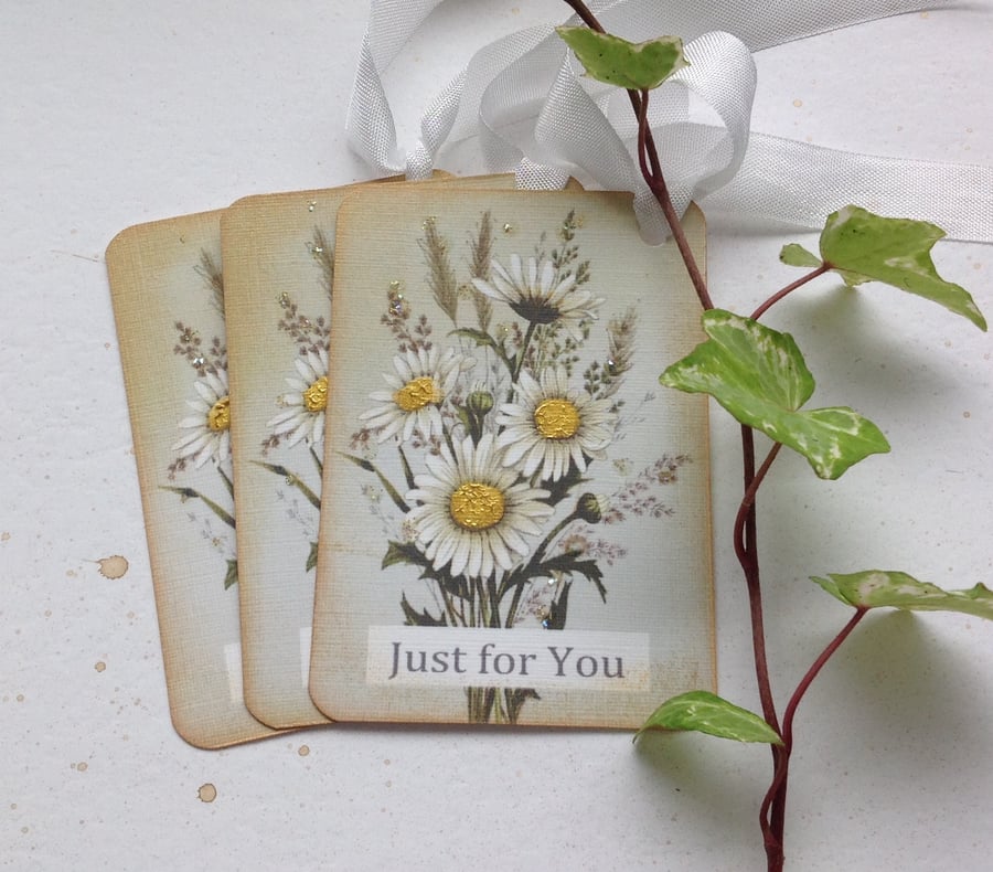 GIFT TAGS, vintage -style. ' Ox-eye Daisy Bouquet '  ( set of 3)  